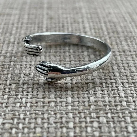 Women Fashion Ring HUG Ring Silver Tone Fashion Jewelry Size 10-12 - Picture 6 of 8